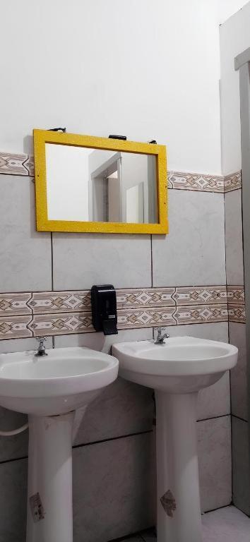Hostel Bahia ปอร์โตอัลเลเกร ภายนอก รูปภาพ